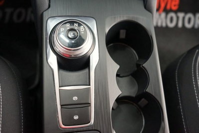 Ford Kuga 2.5 Full Hybrid 190 CV CVT 2WD ST-Line Design (9)
