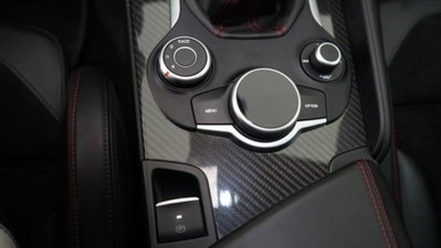 Alfa Romeo Giulia 2.9 T V6 Quadrifoglio (11)