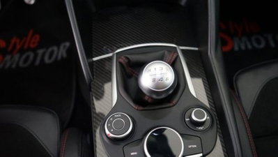 Alfa Romeo Giulia 2.9 T V6 Quadrifoglio (12)