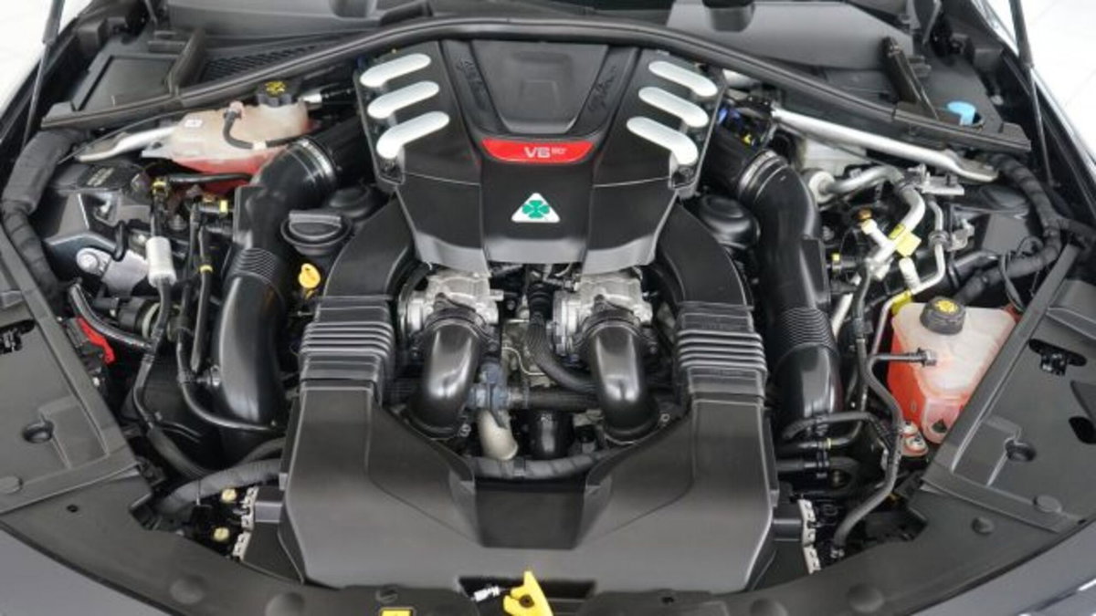 Alfa Romeo Giulia 2.9 T V6 Quadrifoglio (17)
