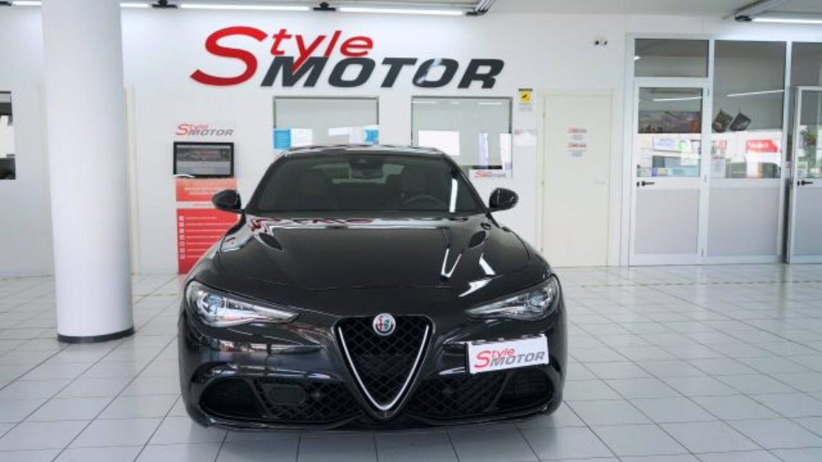 Alfa Romeo Giulia 2.9 T V6 Quadrifoglio (2)