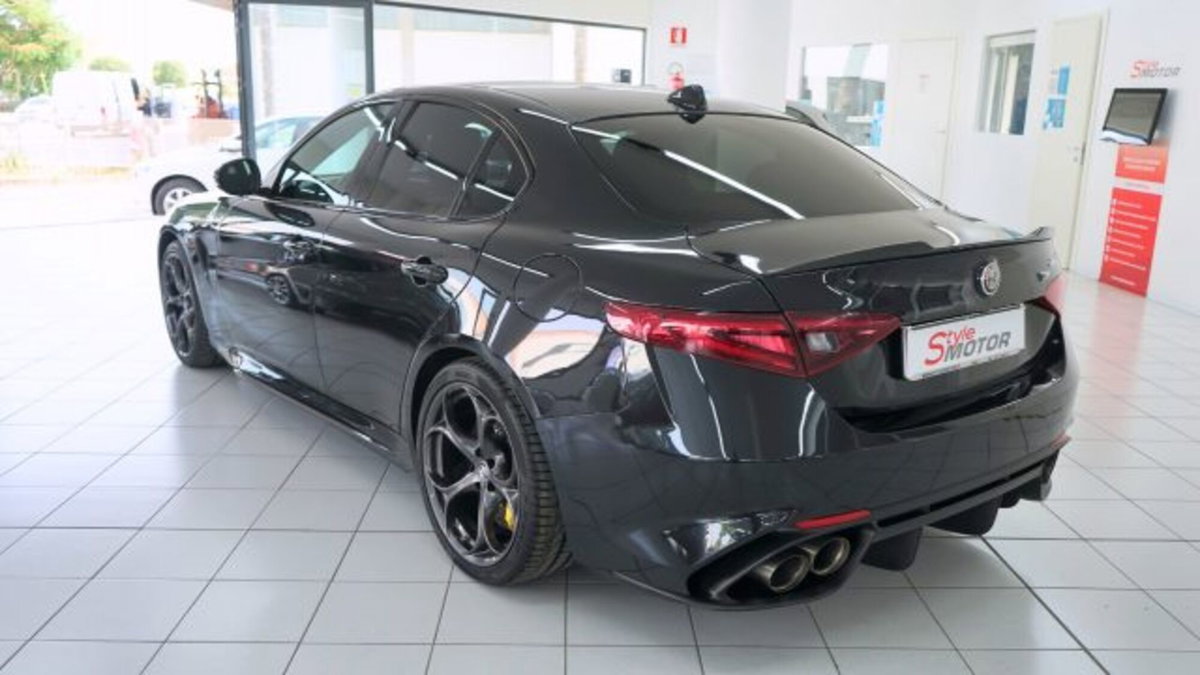 Alfa Romeo Giulia 2.9 T V6 Quadrifoglio (3)