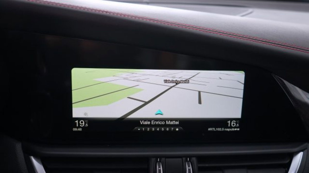 Alfa Romeo Giulia 2.9 T V6 Quadrifoglio (8)
