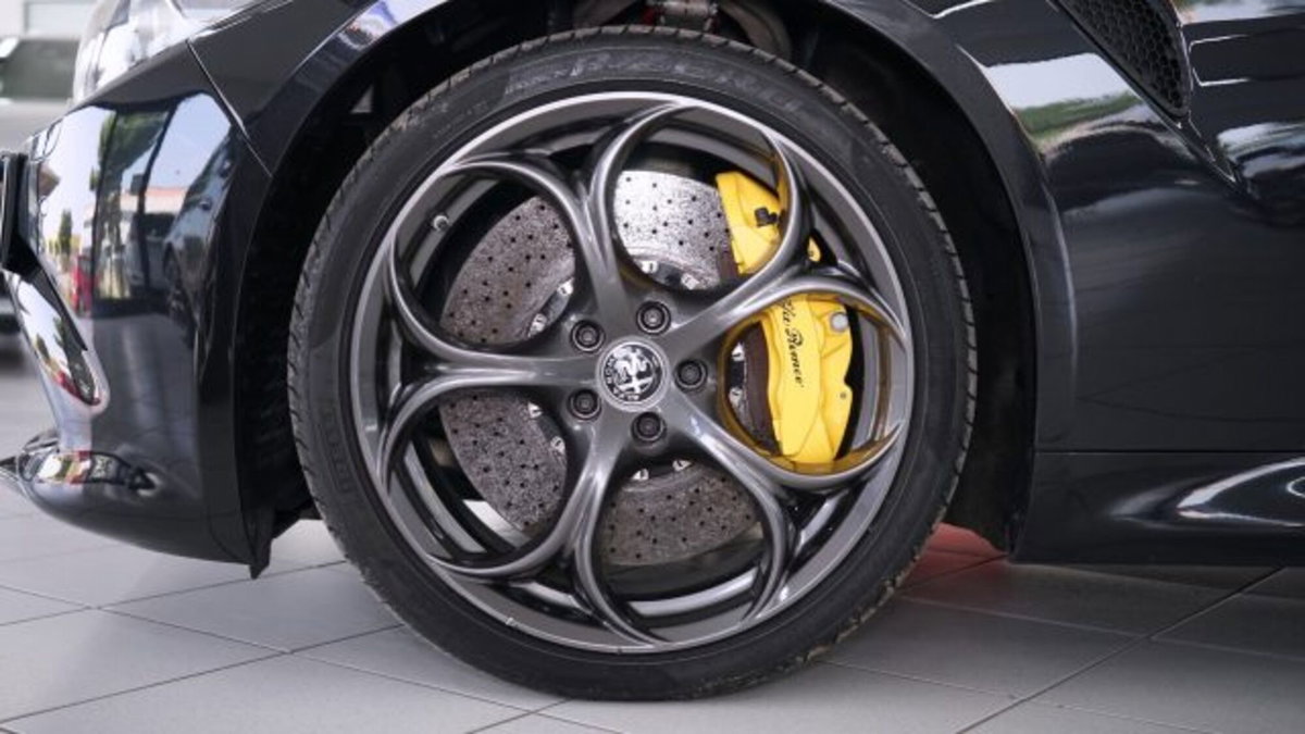 Alfa Romeo Giulia 2.9 T V6 Quadrifoglio (9)