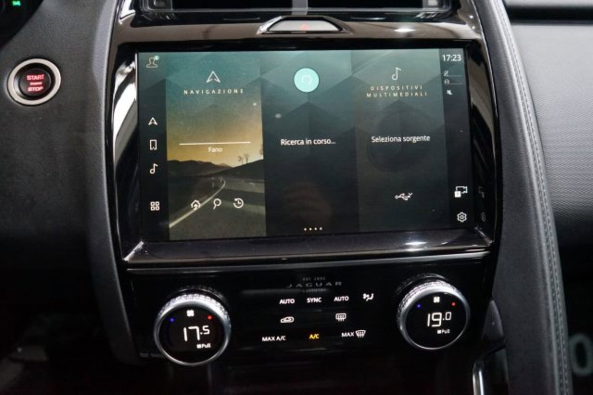 Jaguar E-Pace 2.0D I4 163 CV AWD Auto (10)