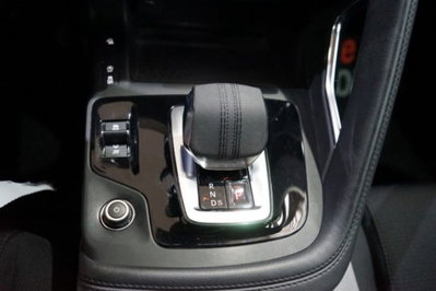 Jaguar E-Pace 2.0D I4 163 CV AWD Auto (11)