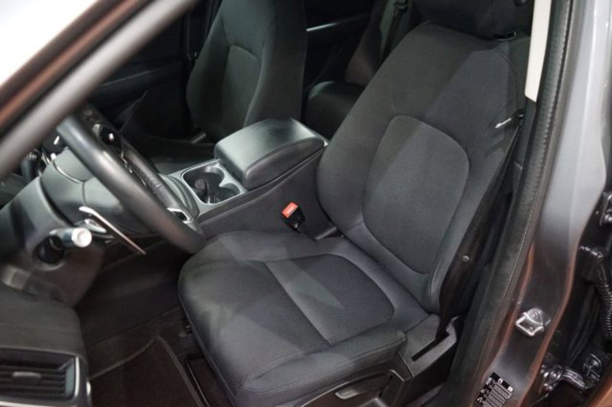 Jaguar E-Pace 2.0D I4 163 CV AWD Auto (14)