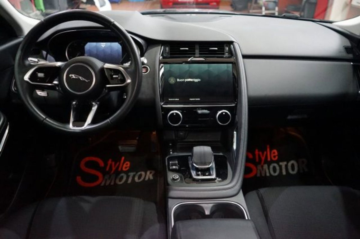 Jaguar E-Pace 2.0D I4 163 CV AWD Auto (5)