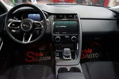 Jaguar E-Pace 2.0D I4 163 CV AWD Auto (5)
