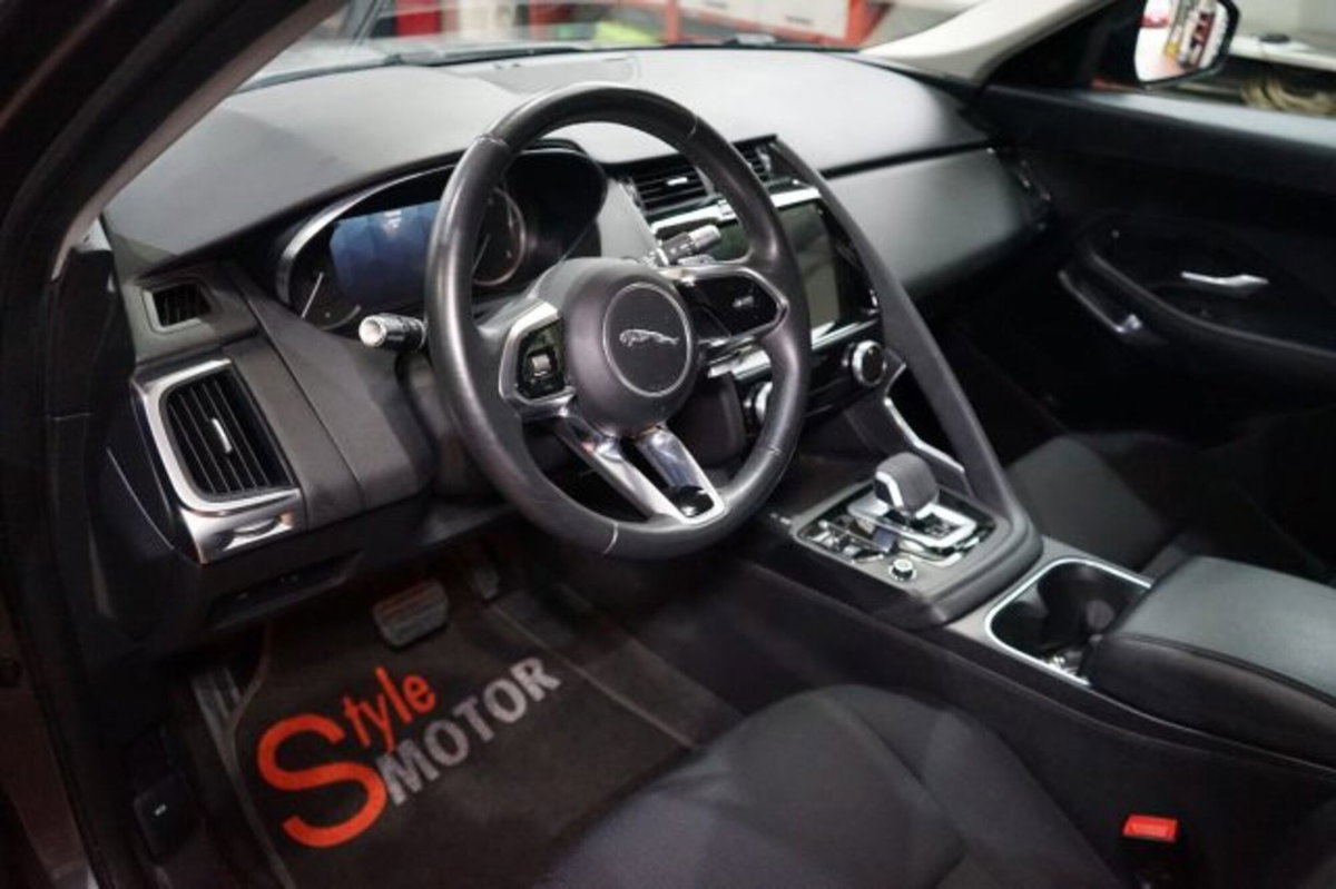 Jaguar E-Pace 2.0D I4 163 CV AWD Auto (6)