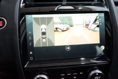 Jaguar E-Pace 2.0D I4 163 CV AWD Auto (8)