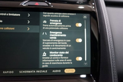 Jaguar E-Pace 2.0D I4 163 CV AWD Auto (9)