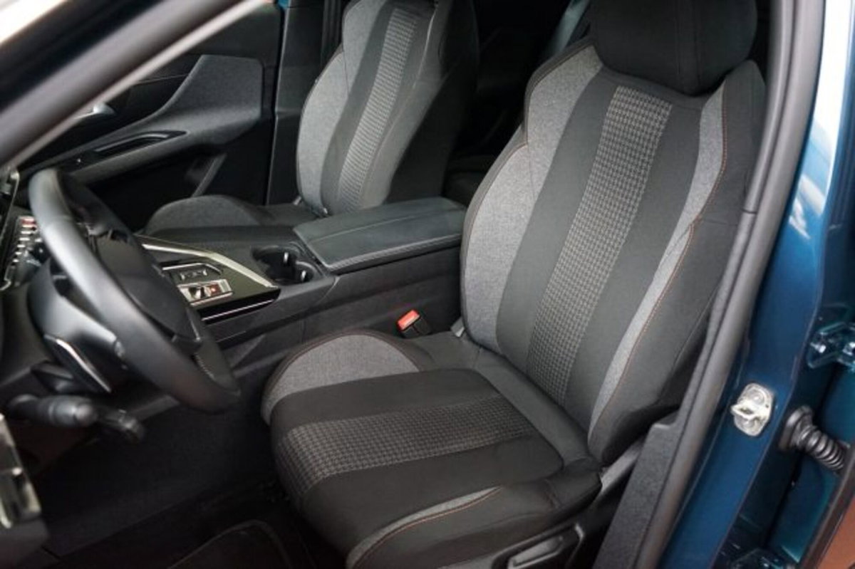 Peugeot 3008 BlueHDi 130 S&S EAT8 Active Business (10)