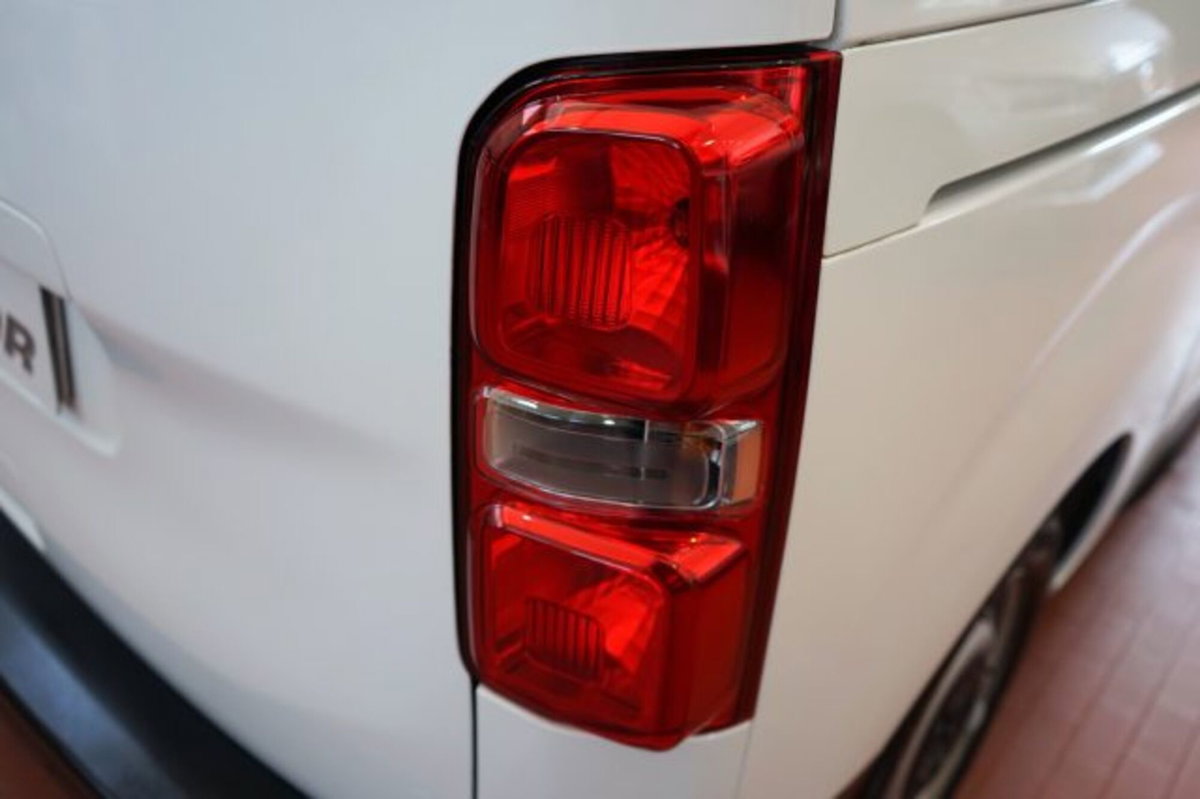 Opel Vivaro 2.0 Diesel 145CV S&S PL-SL-TN L (20)
