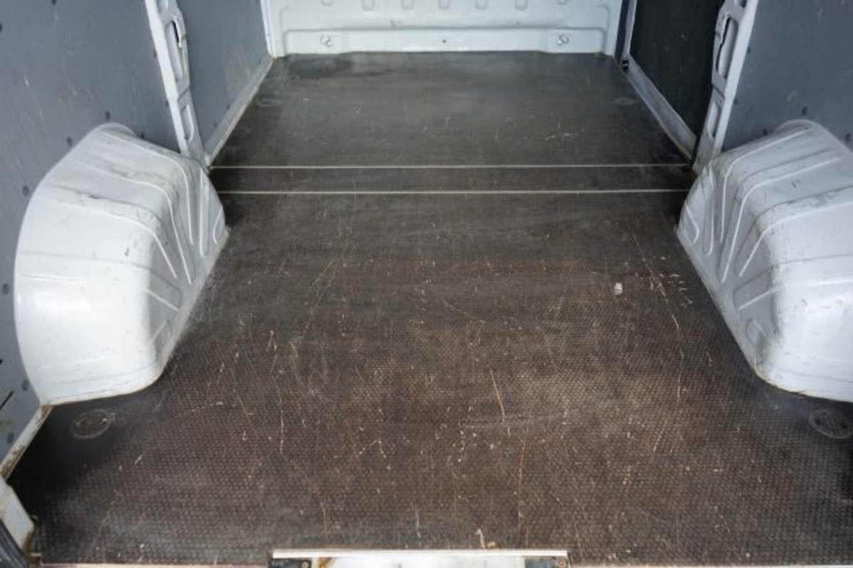 Peugeot Boxer Furgone 330 2.2 BlueHDi 120 S&S PM-TN Furgone (13)