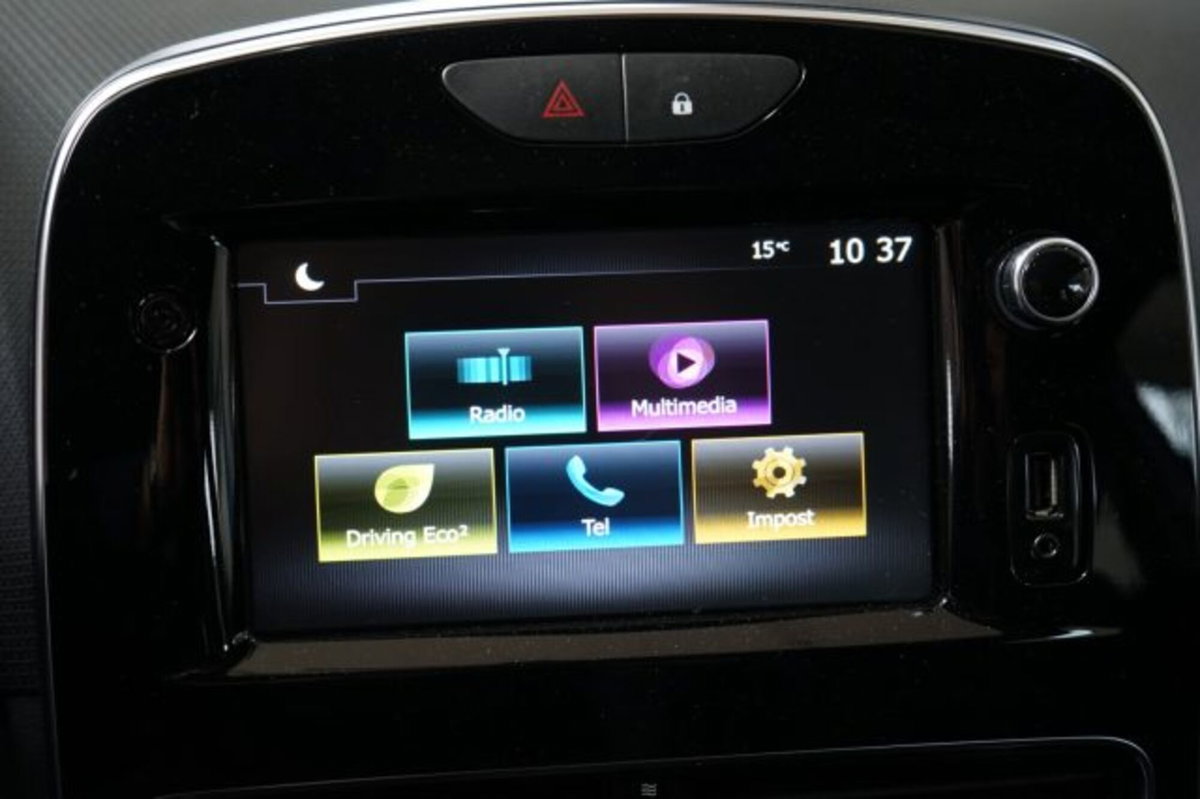 Renault Clio dCi 8V 75 CV 5 porte Moschino Life (10)