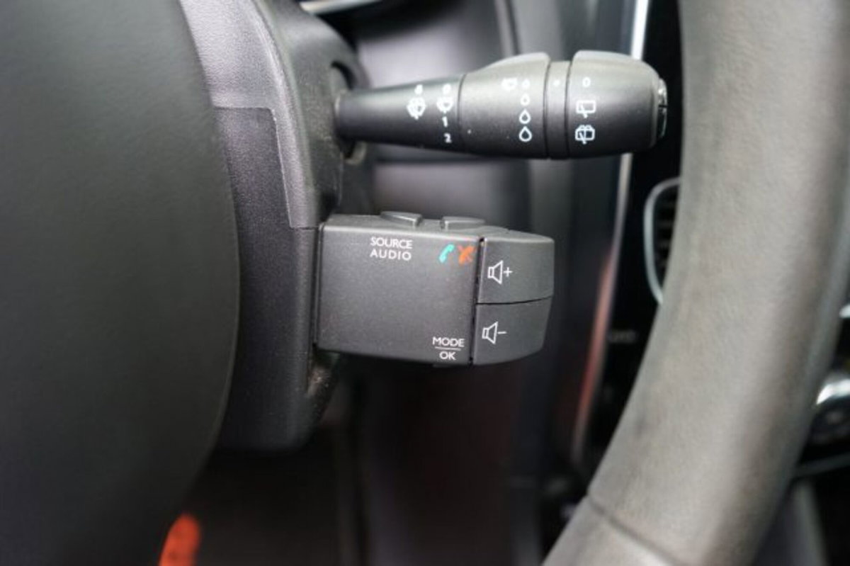 Renault Clio dCi 8V 75 CV 5 porte Moschino Life (11)
