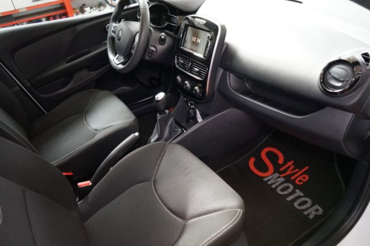 Renault Clio dCi 8V 75 CV 5 porte Moschino Life (12)