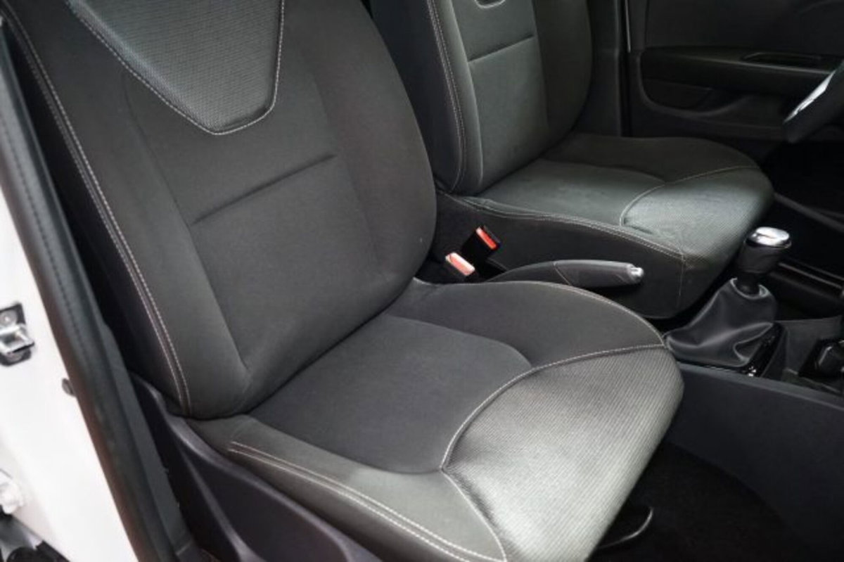Renault Clio dCi 8V 75 CV 5 porte Moschino Life (13)