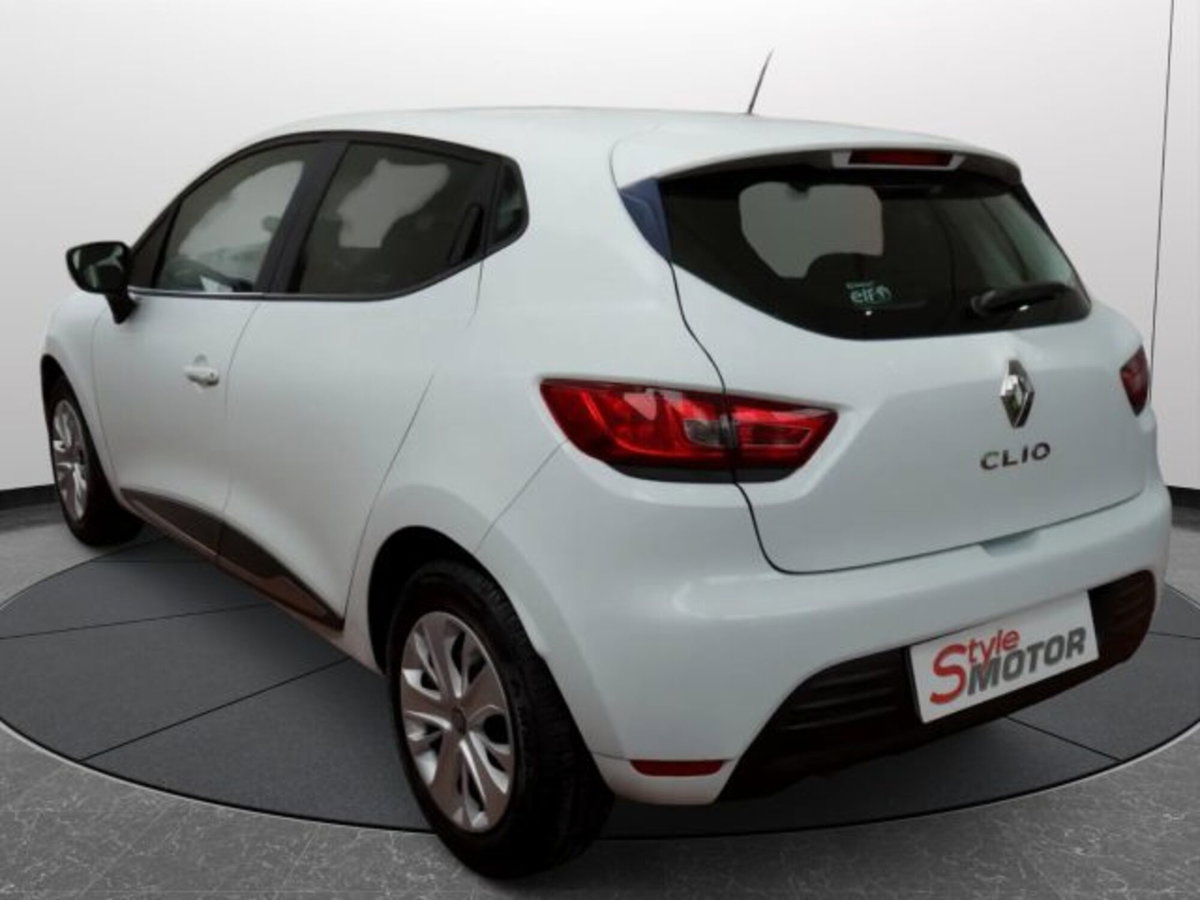 Renault Clio dCi 8V 75 CV 5 porte Moschino Life (16)