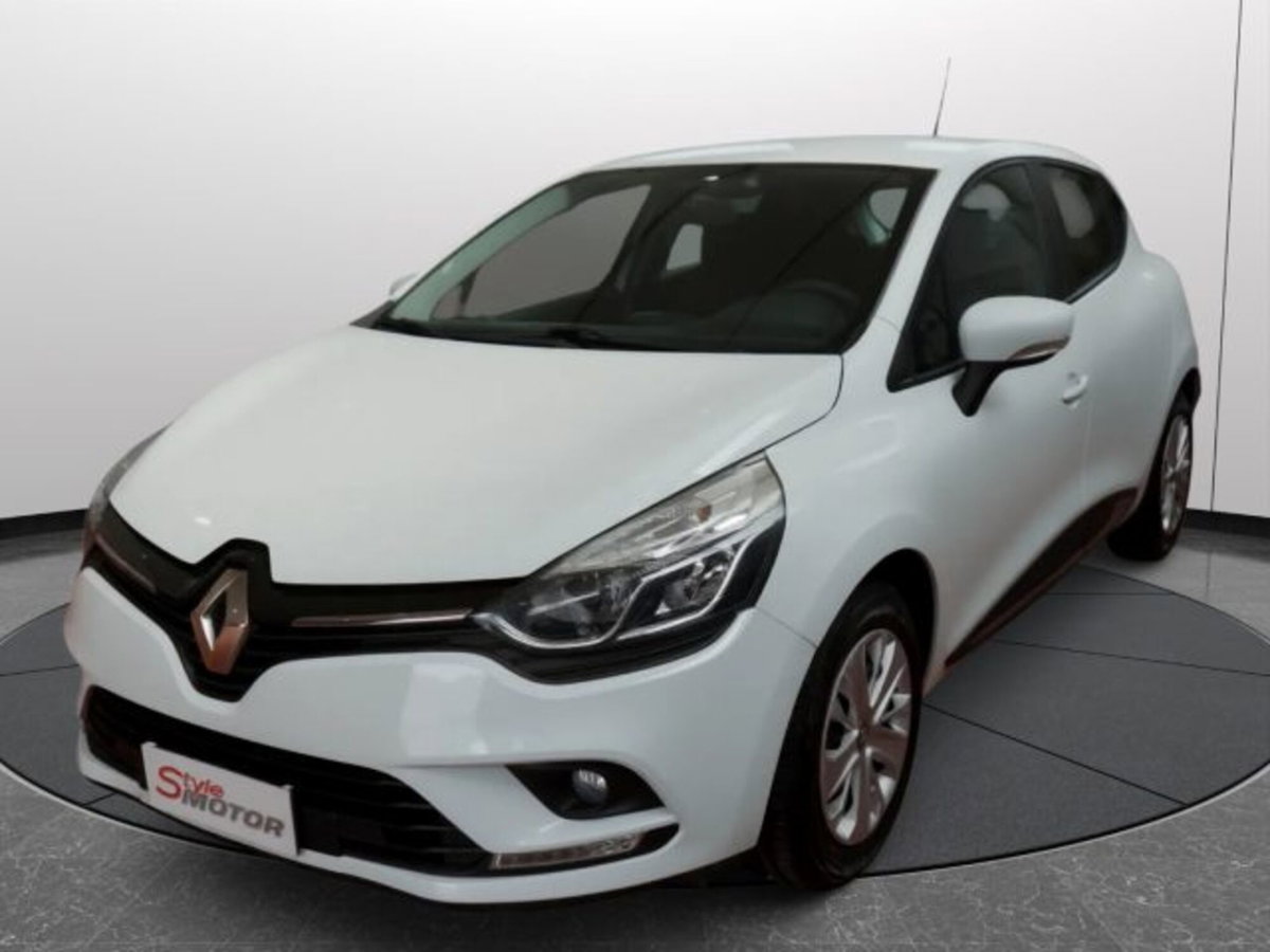 Renault Clio dCi 8V 75 CV 5 porte Moschino Life (17)