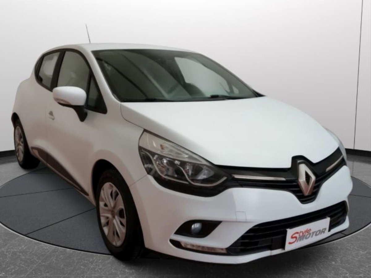Renault Clio dCi 8V 75 CV 5 porte Moschino Life (2)