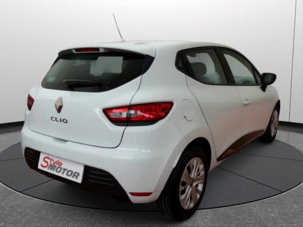 Renault Clio dCi 8V 75 CV 5 porte Moschino Life (3)