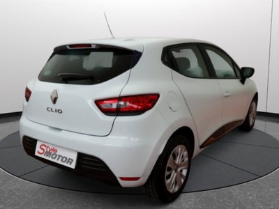 Renault Clio dCi 8V 75 CV 5 porte Moschino Life (3)