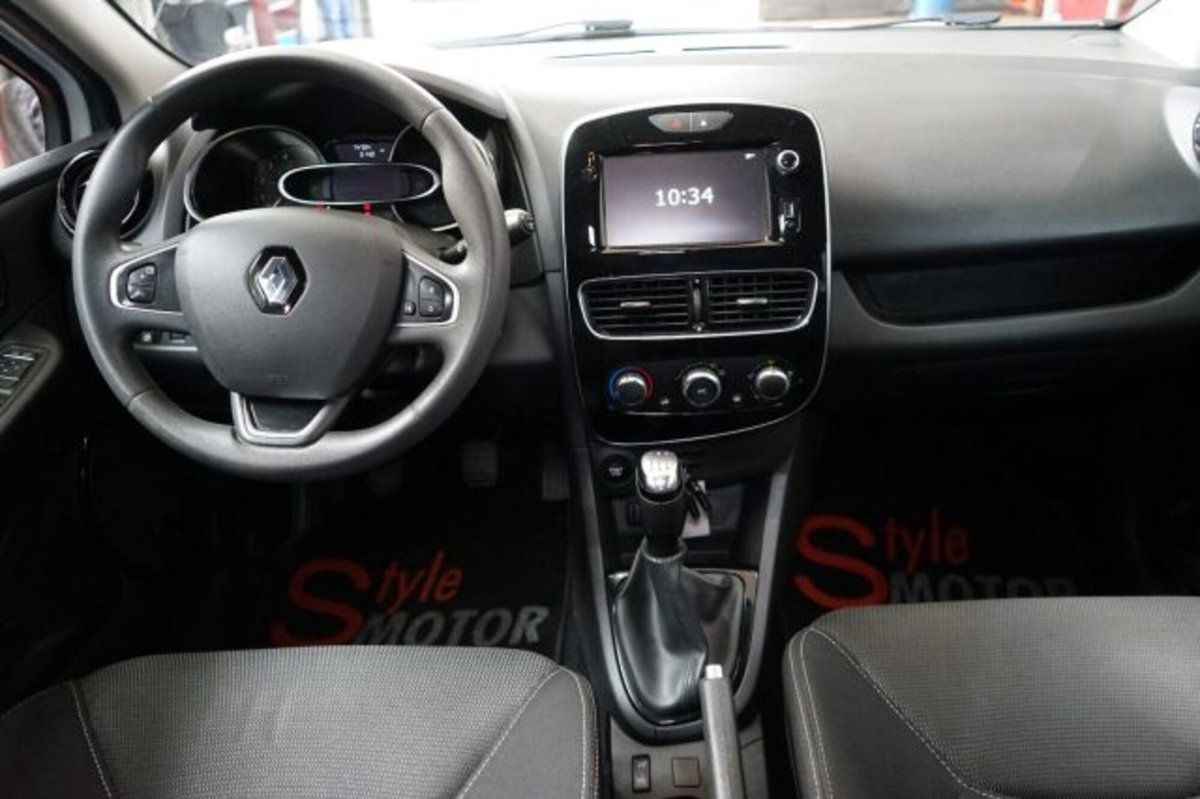 Renault Clio dCi 8V 75 CV 5 porte Moschino Life (5)