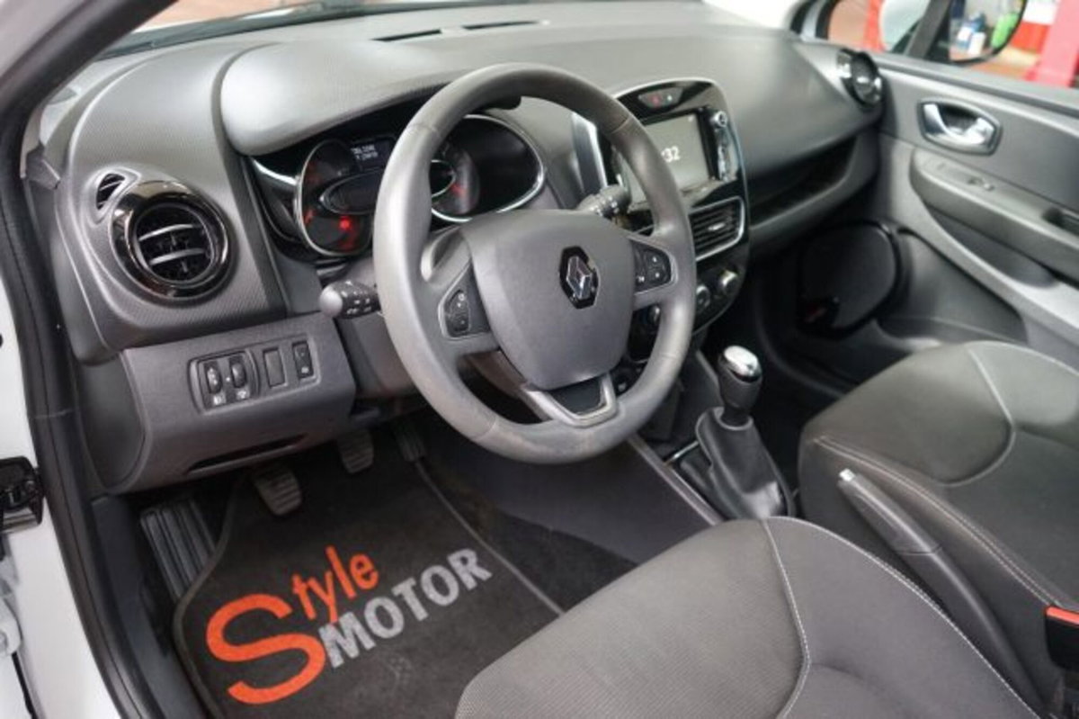 Renault Clio dCi 8V 75 CV 5 porte Moschino Life (6)
