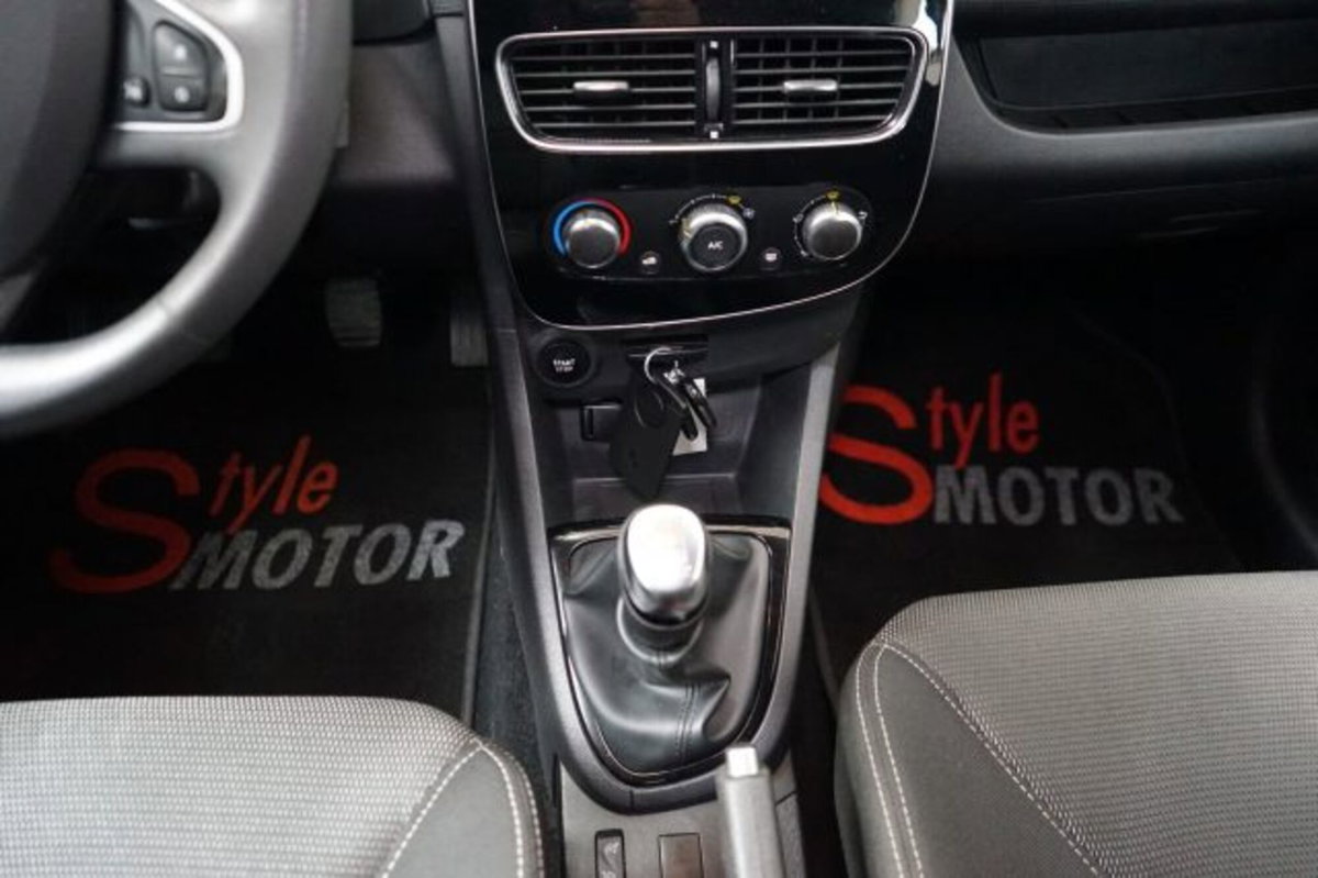 Renault Clio dCi 8V 75 CV 5 porte Moschino Life (9)