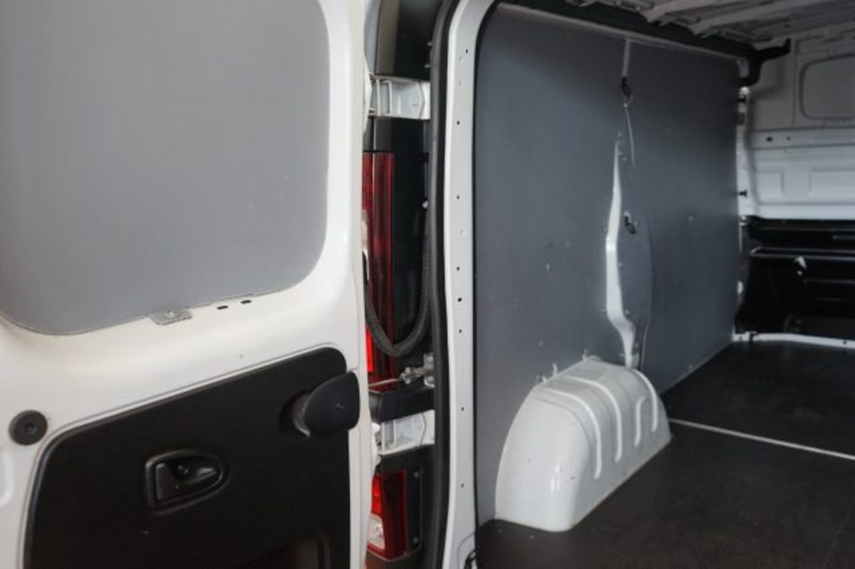 Renault Trafic Furgone van T27 2.0 blue dci 110cv L1H1 (19)