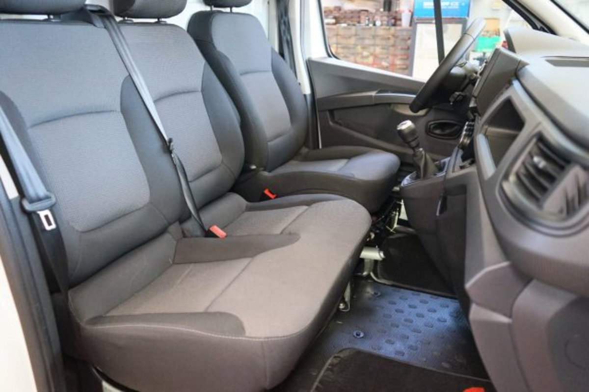 Renault Trafic Furgone van T27 2.0 blue dci 110cv L1H1 (20)