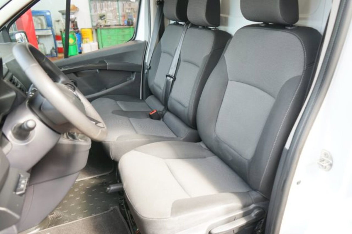 Renault Trafic Furgone van T27 2.0 blue dci 110cv L1H1 (10)