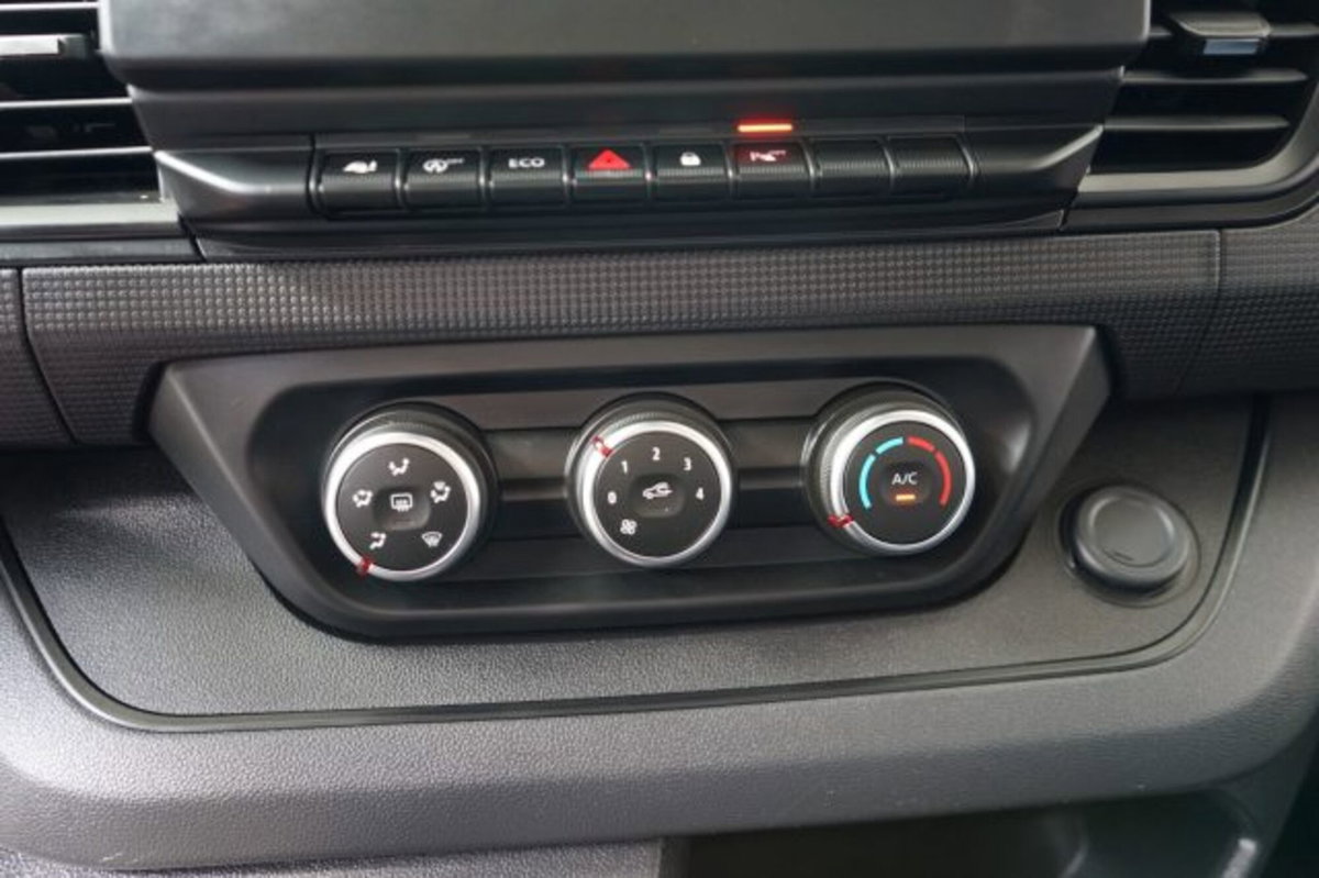 Renault Trafic Furgone van T27 2.0 blue dci 110cv L1H1 (11)