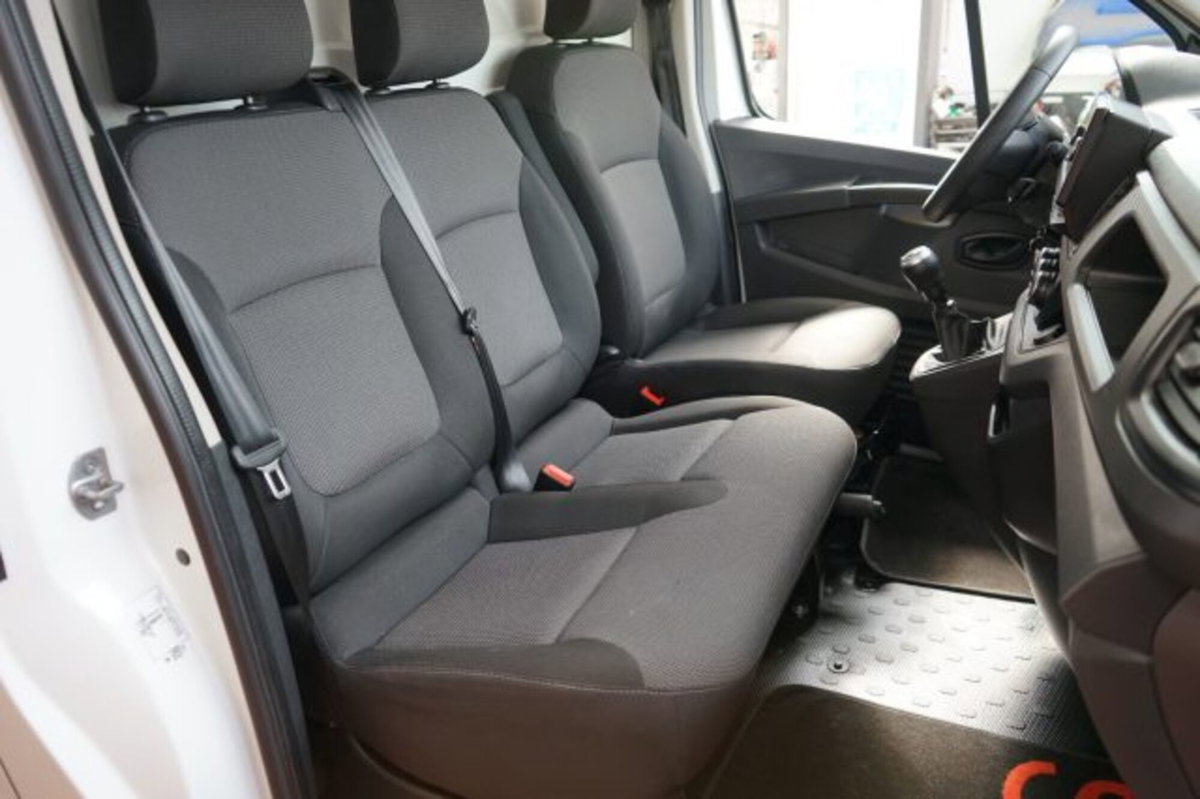 Renault Trafic Furgone van T27 2.0 blue dci 110cv L1H1 (12)