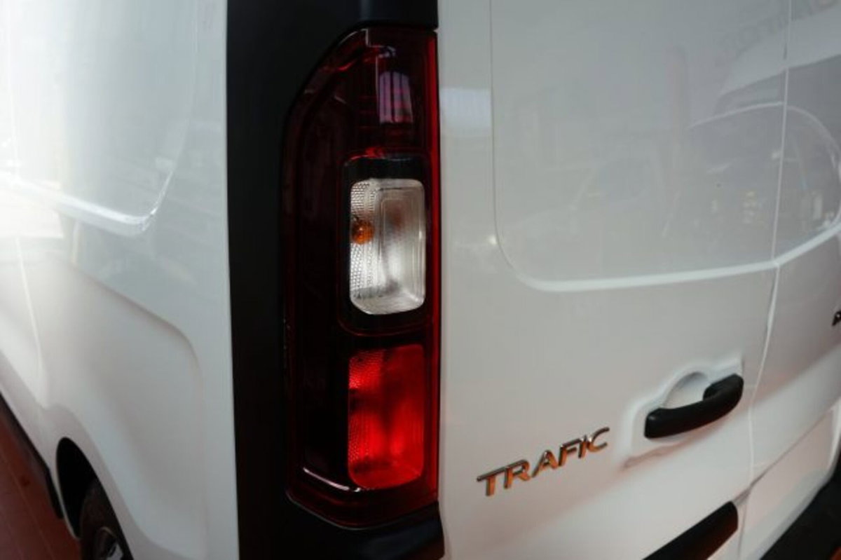 Renault Trafic Furgone van T27 2.0 blue dci 110cv L1H1 (16)