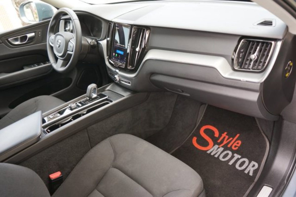 Volvo XC60 B4 (d) AWD automatico Core N1 (9)