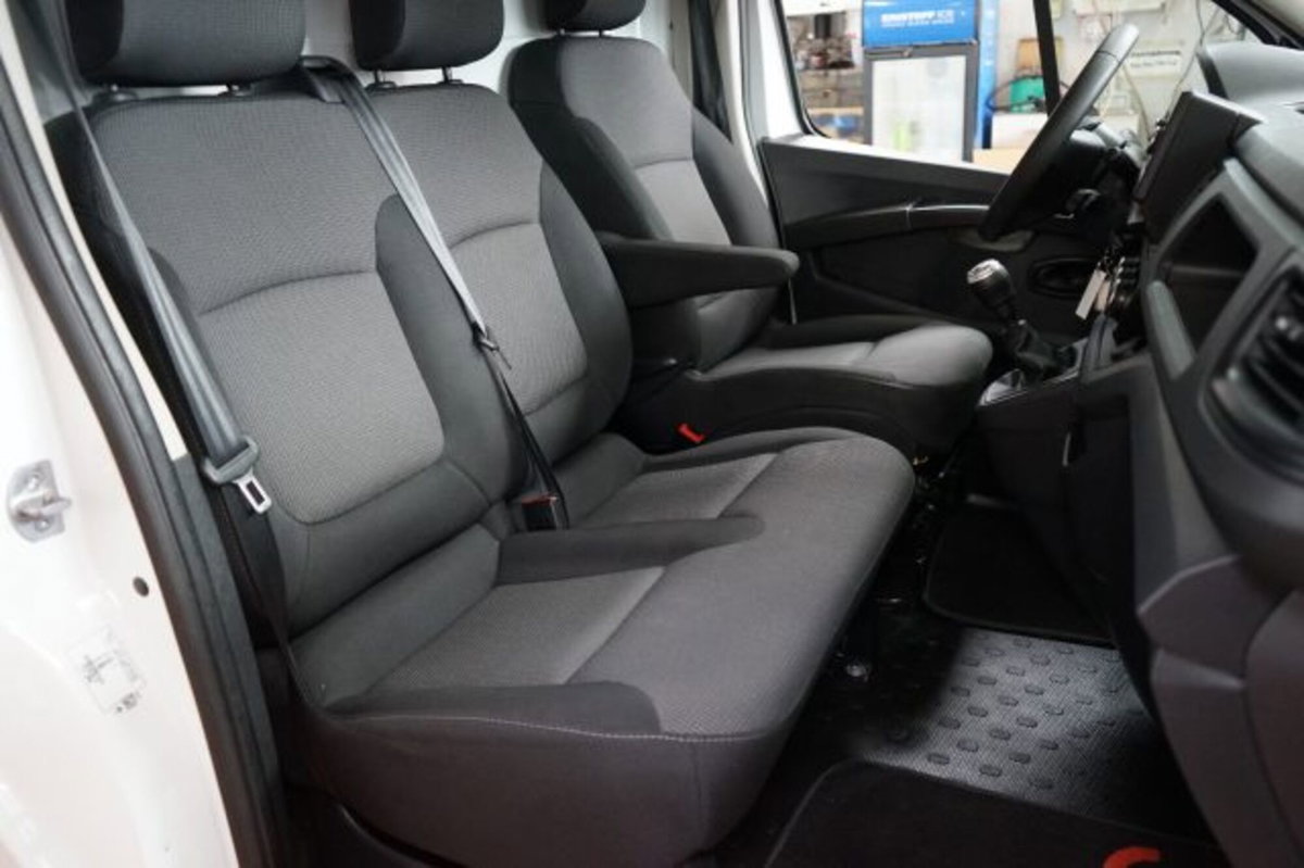 Renault Trafic Furgone T27 2.0 dCi 110CV PC-TN Furgone Ice Plus (9)