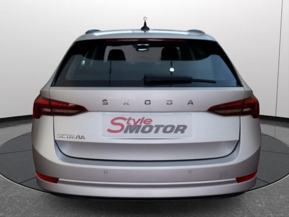 Skoda Octavia Station Wagon 2.0 TDI EVO SCR DSG Wagon Executive (16)