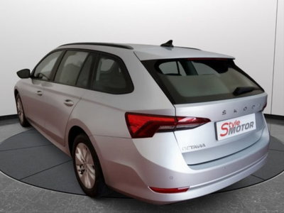Skoda Octavia Station Wagon 2.0 TDI EVO SCR DSG Wagon Executive (4)