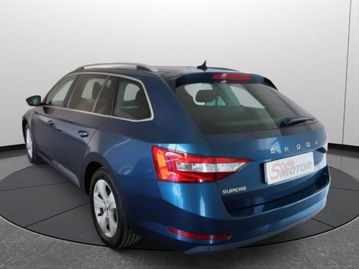 Skoda Superb Station Wagon 2.0 TDI EVO 122 CV SCR DSG Wagon Executive (2)