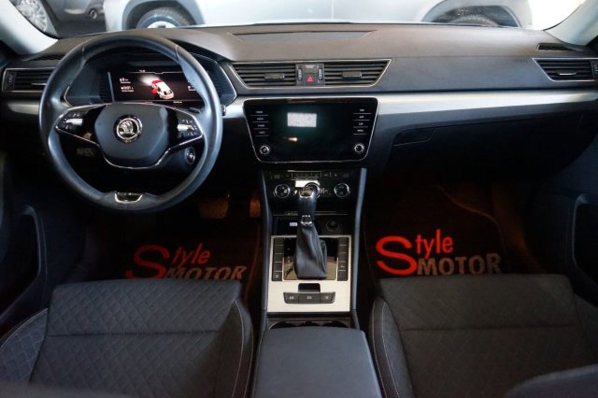 Skoda Superb Station Wagon 2.0 TDI EVO 122 CV SCR DSG Wagon Executive (5)