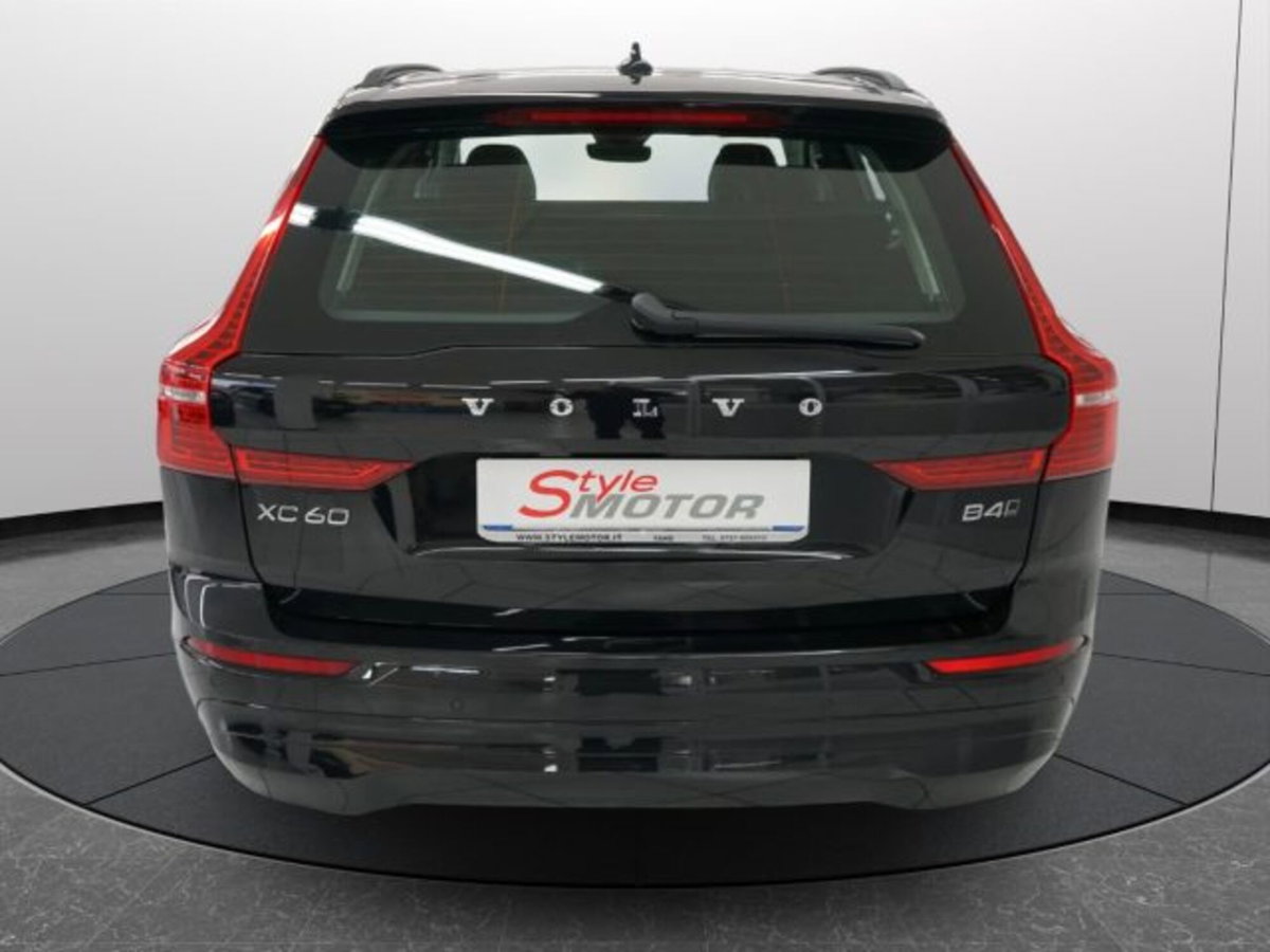 Volvo XC60 B4 (d) AWD automatico Core N1 (5)