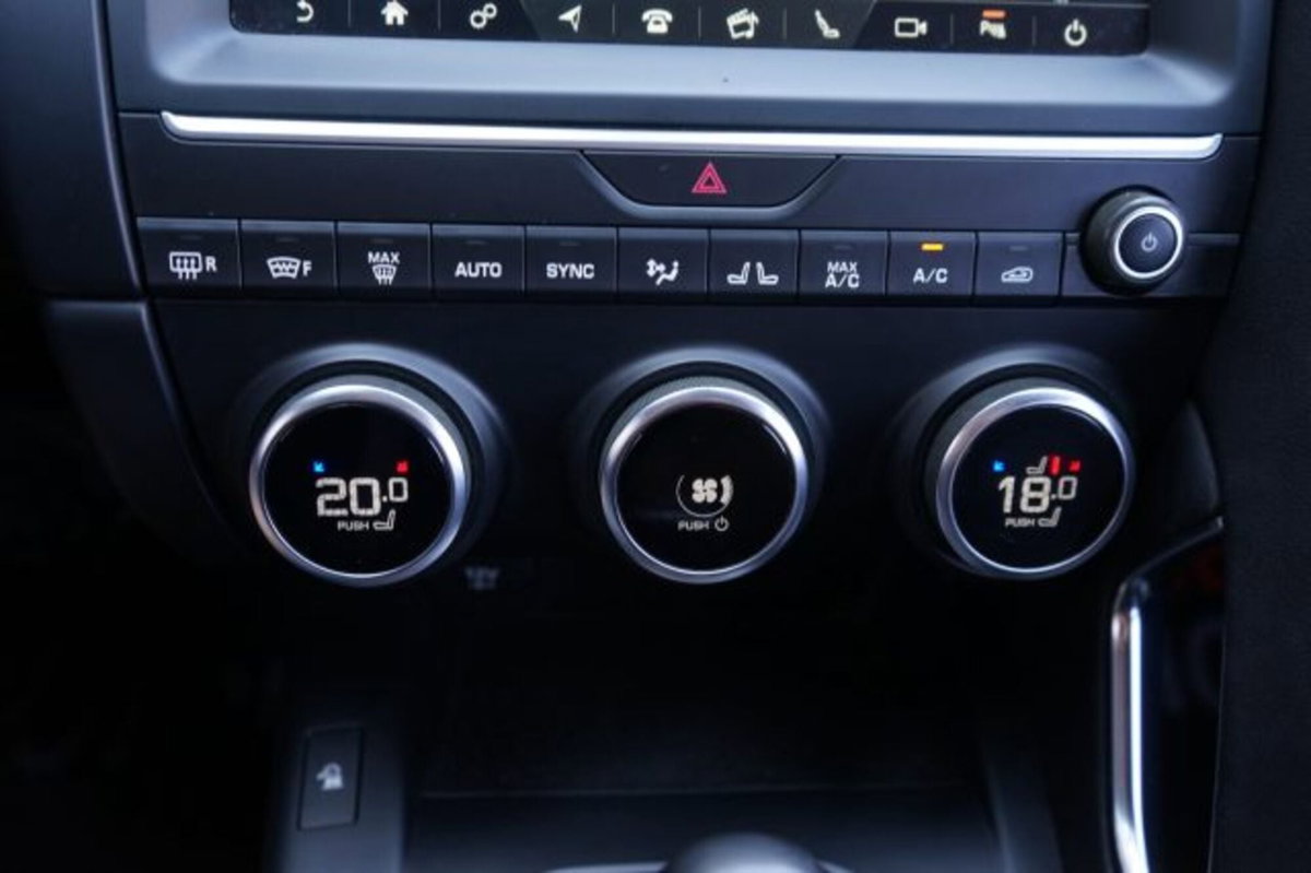 Jaguar E-Pace 2.0D 150 CV AWD aut. (8)