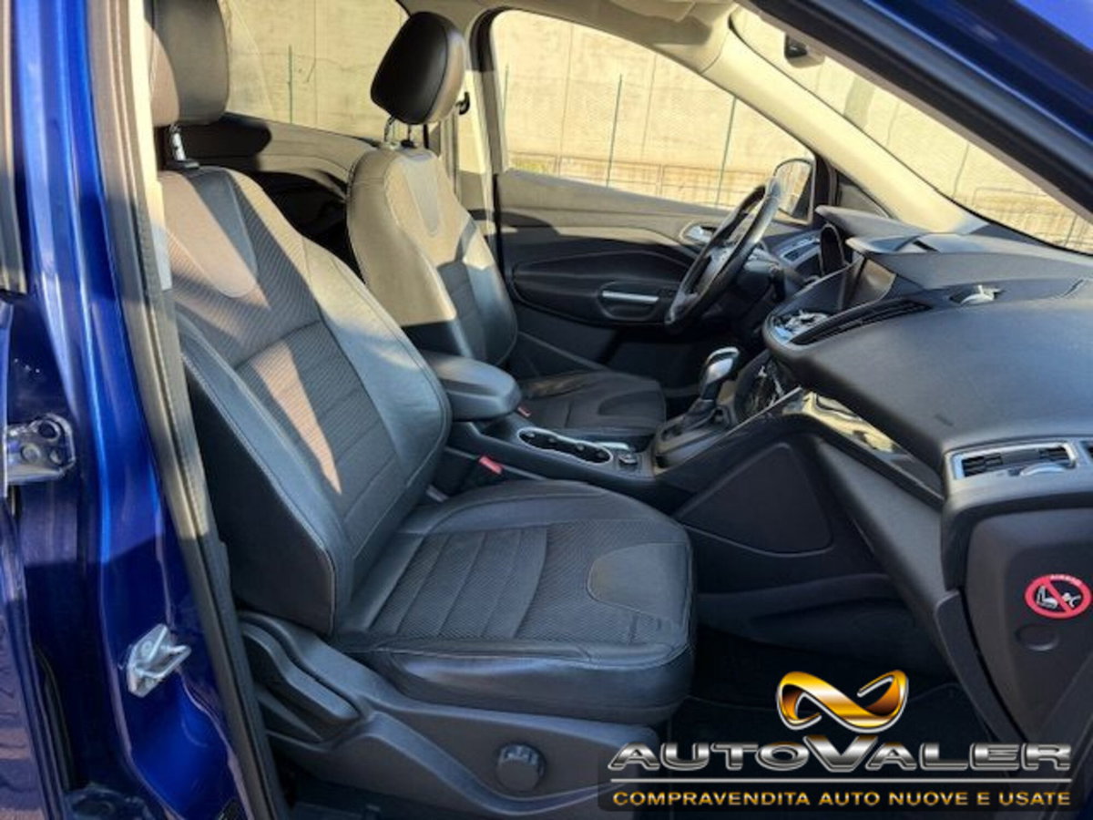 Ford Kuga 2.0 TDCI 150 CV S&S 4WD Titanium (9)