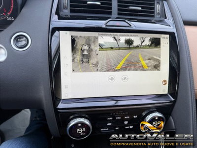 Jaguar E-Pace 2.0D I4 163 CV (12)