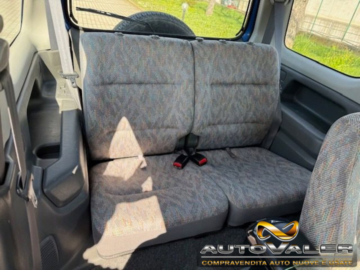 Suzuki Jimny 1.3i 16V cat 4WD JLX (13)