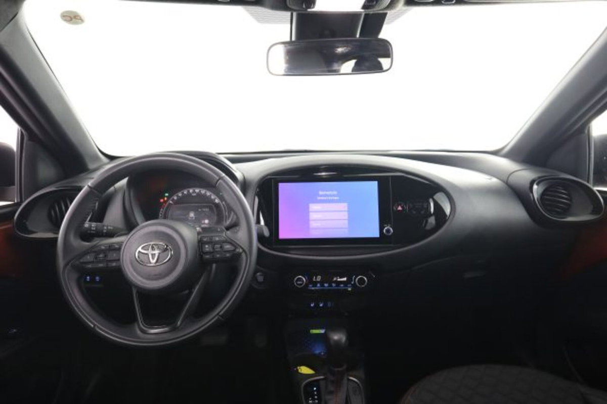 Toyota Aygo X 1.0 Lounge Air 72cv s-cvt (4)