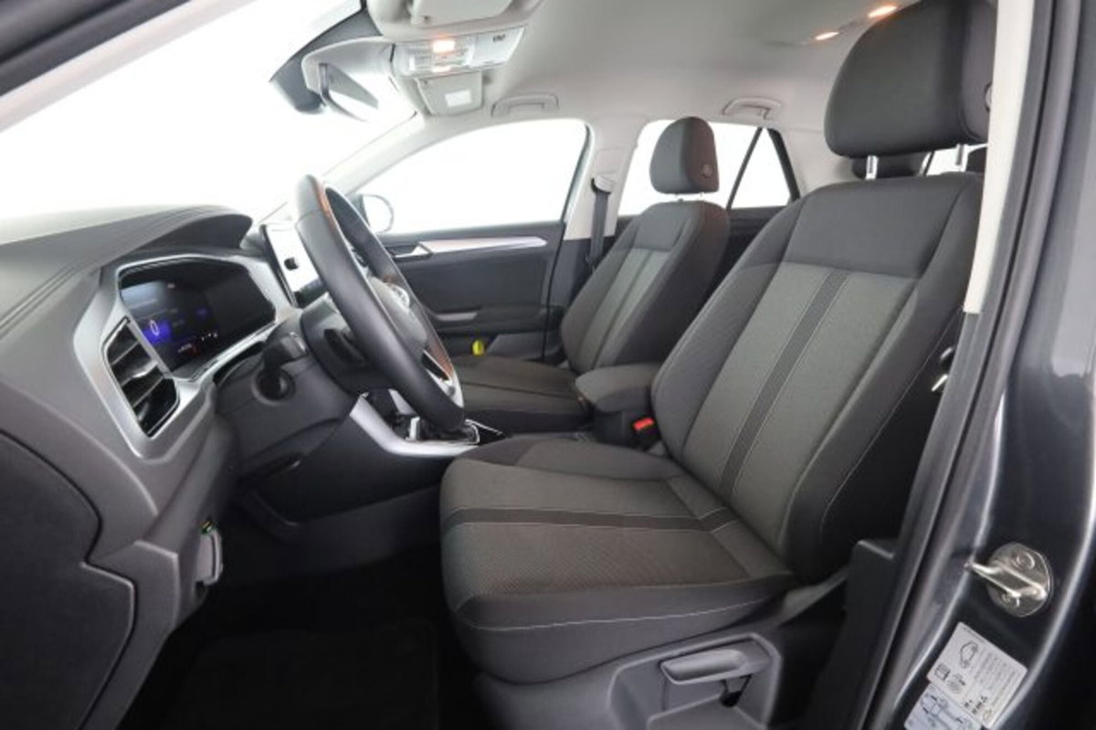 Volkswagen T-Roc 1.5 tsi Life dsg (2)